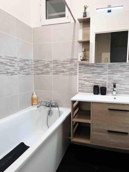 לס אוליס Logement Entier Chambre+Salon + Jardin & Terrasse מראה חיצוני תמונה