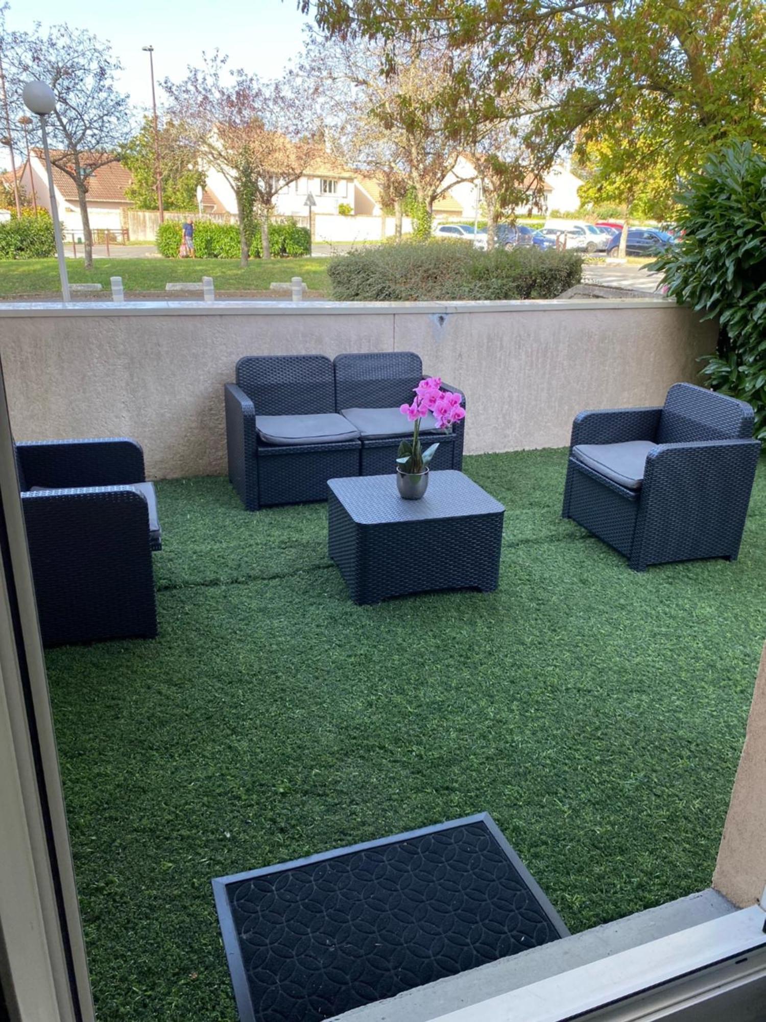 לס אוליס Logement Entier Chambre+Salon + Jardin & Terrasse מראה חיצוני תמונה